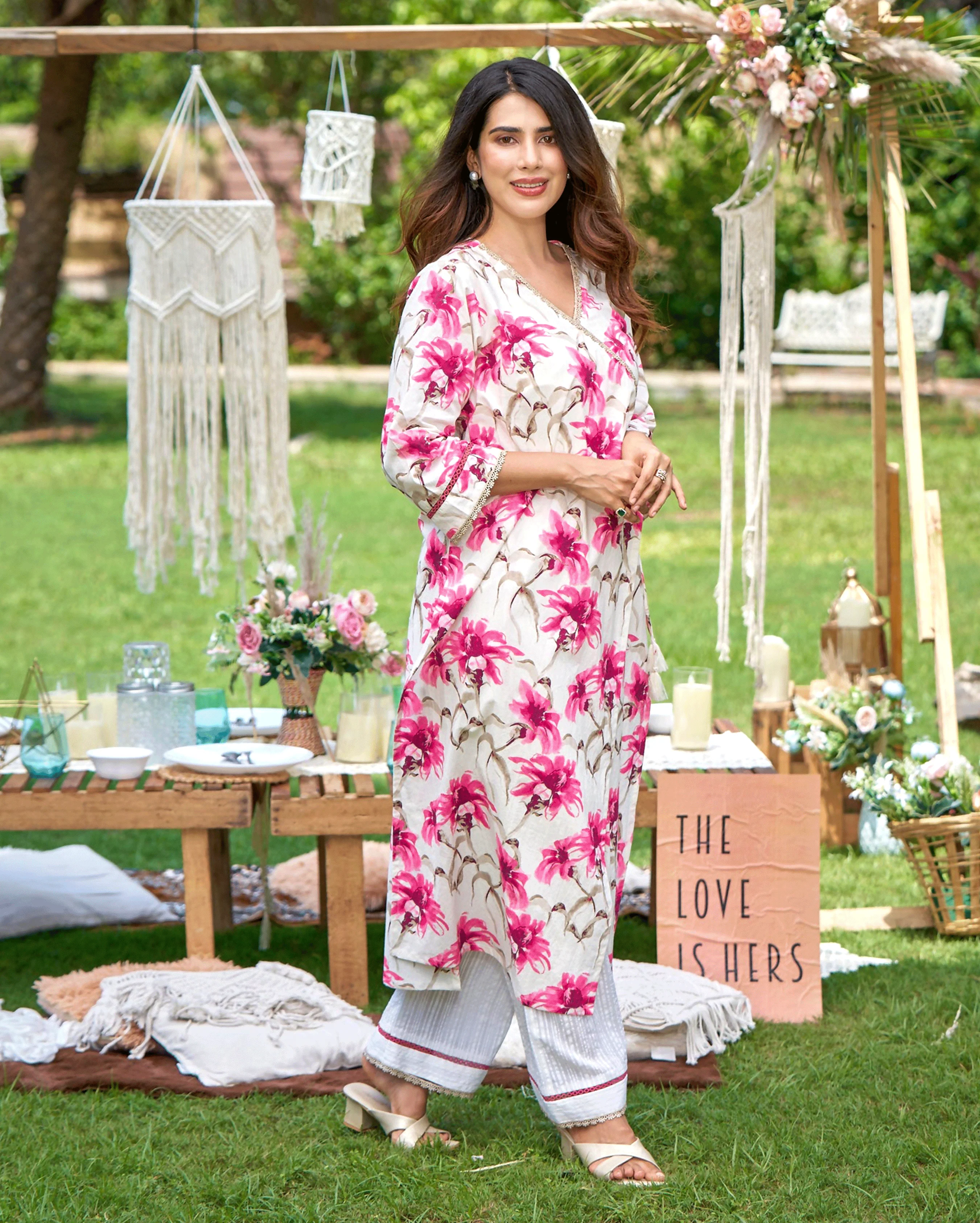 Aashvi White Printed Cotton Kurta Set - Image 2