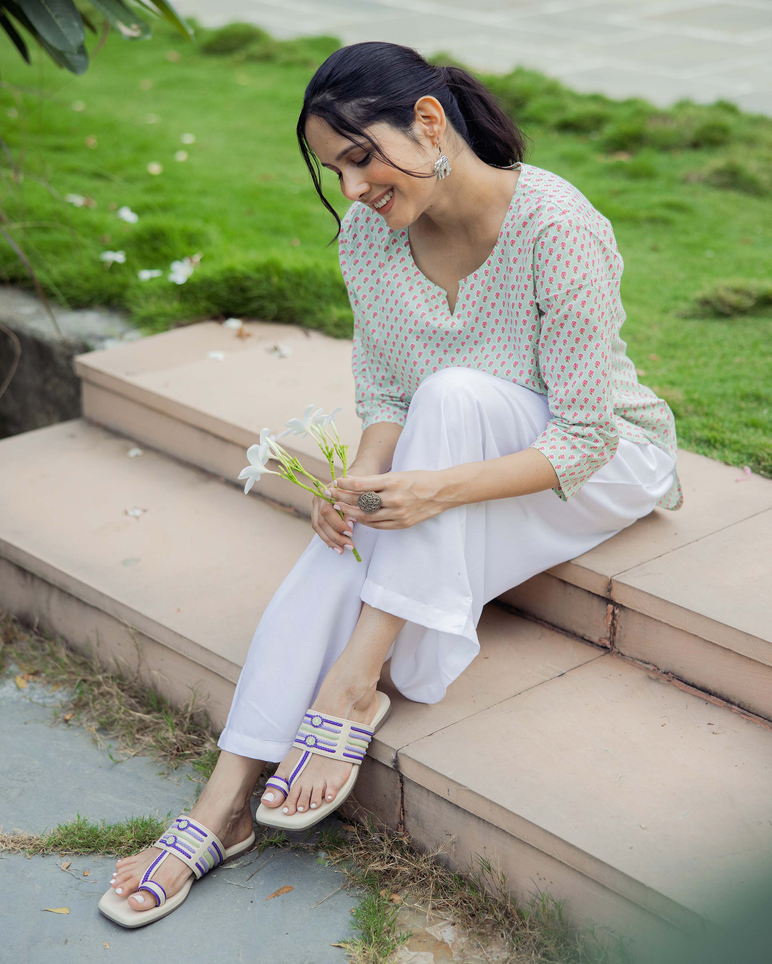 Antique white Kolha Flats - Image 2