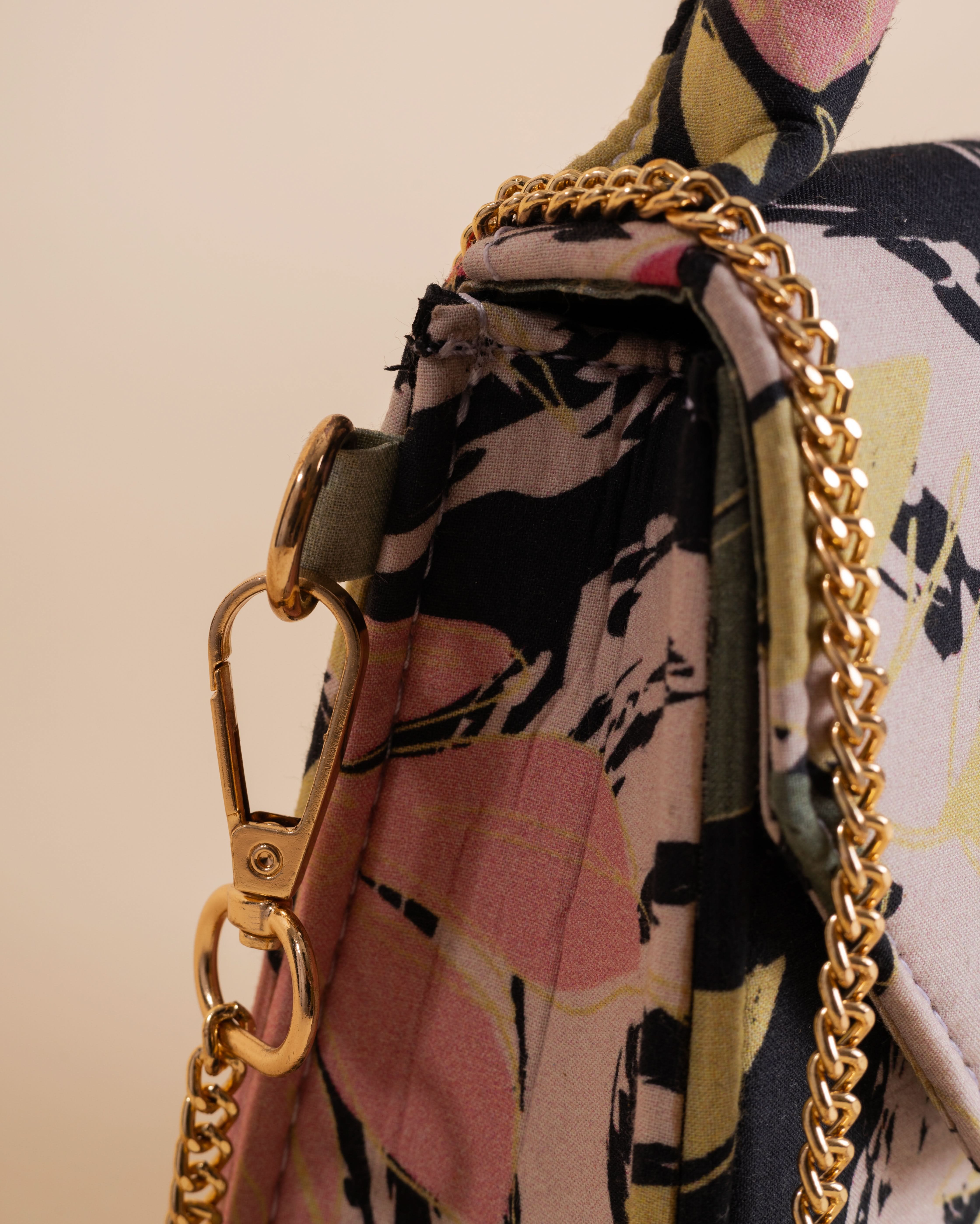 Camellia Black Chiq Bag - Image 7