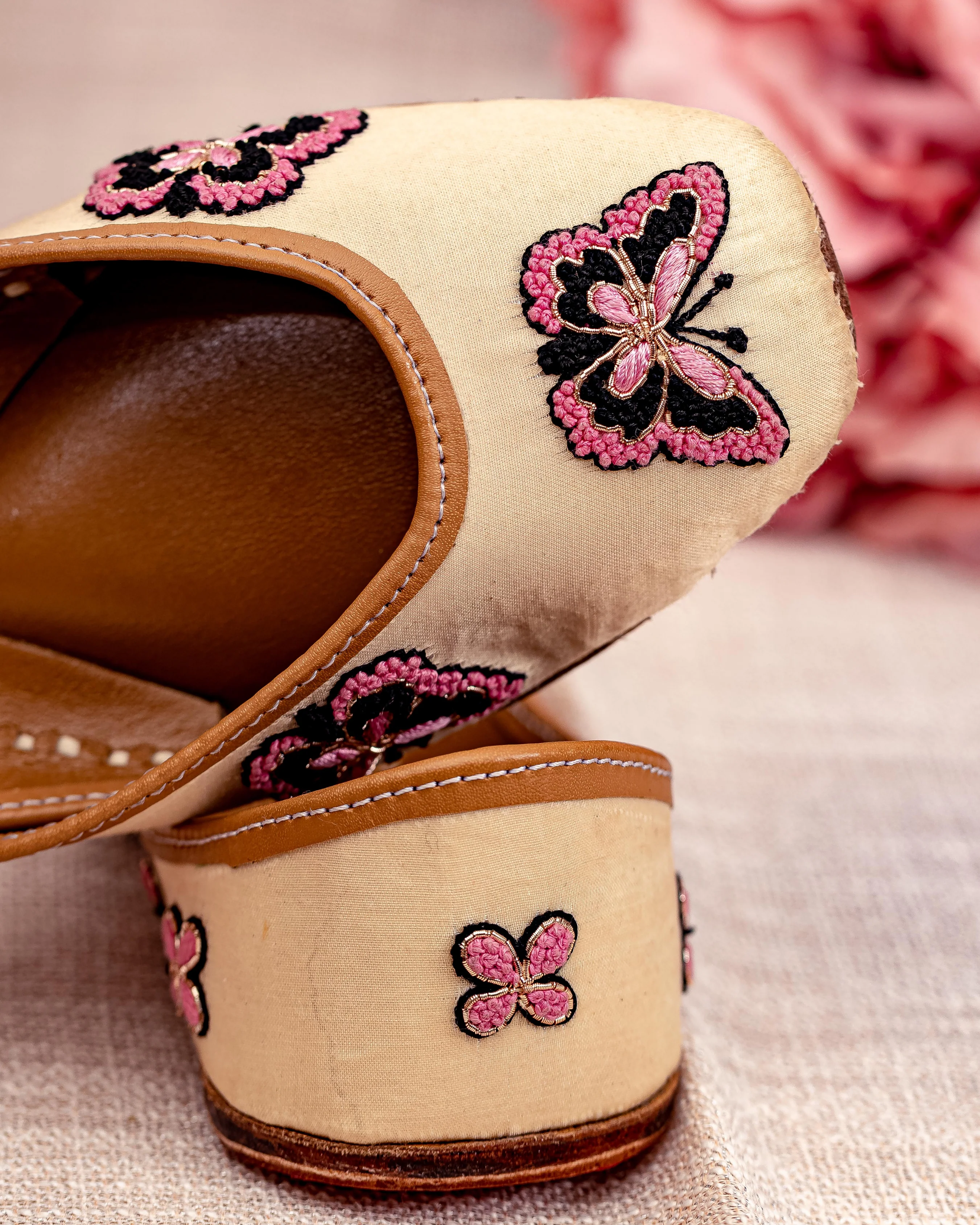 Creambell Handcrafted Jutti - Image 9