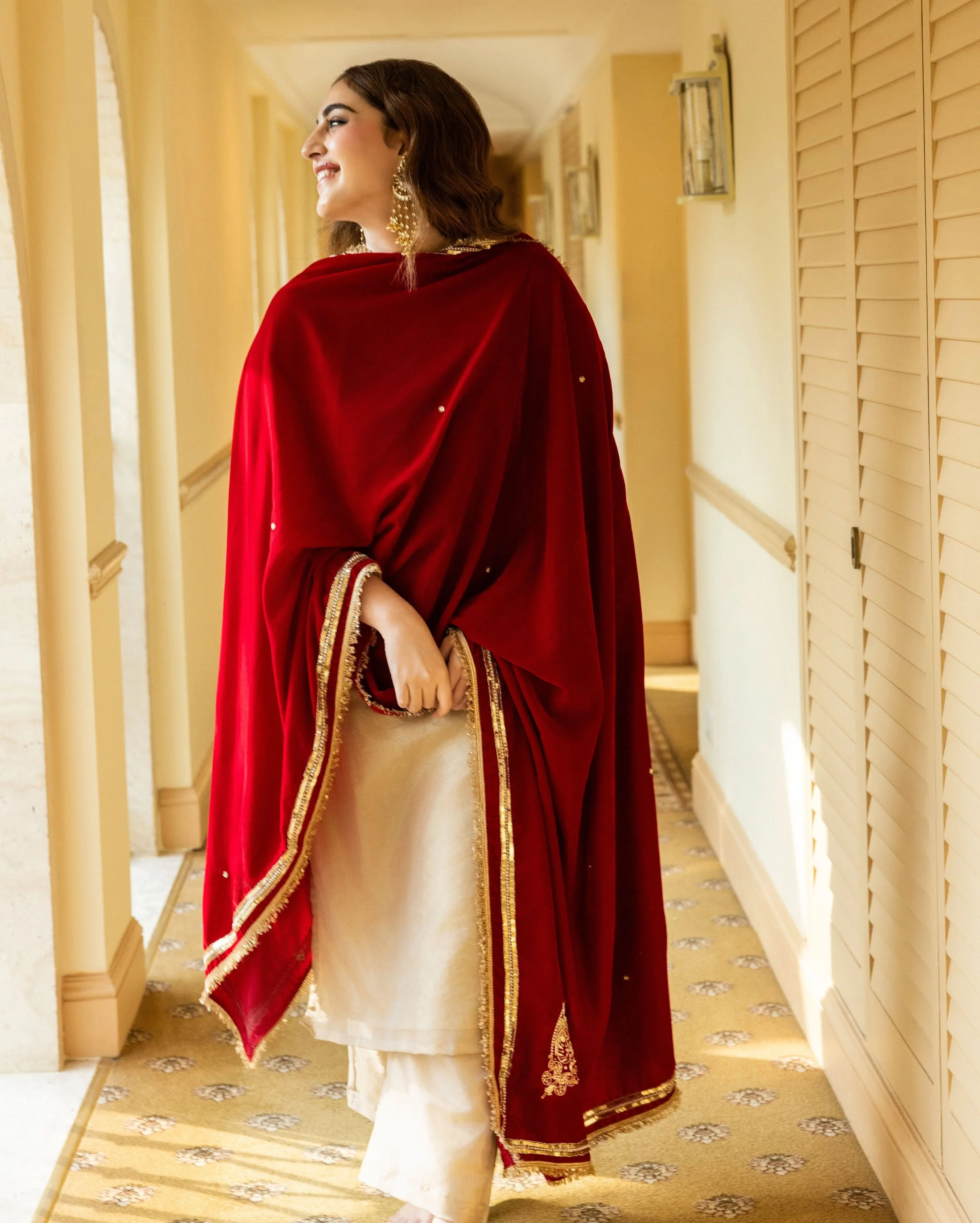Dastar Red Solid Velvet Shawl - Image 4