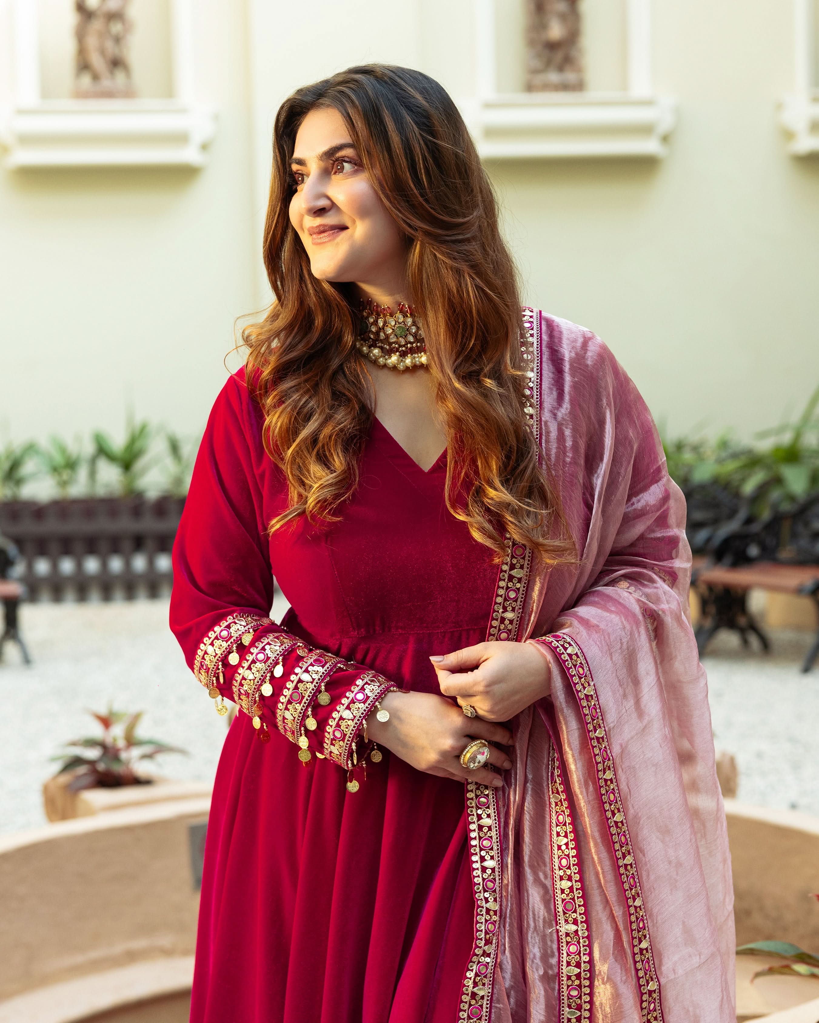 Dilkash Pink Solid Velvet Suit Set - Image 3
