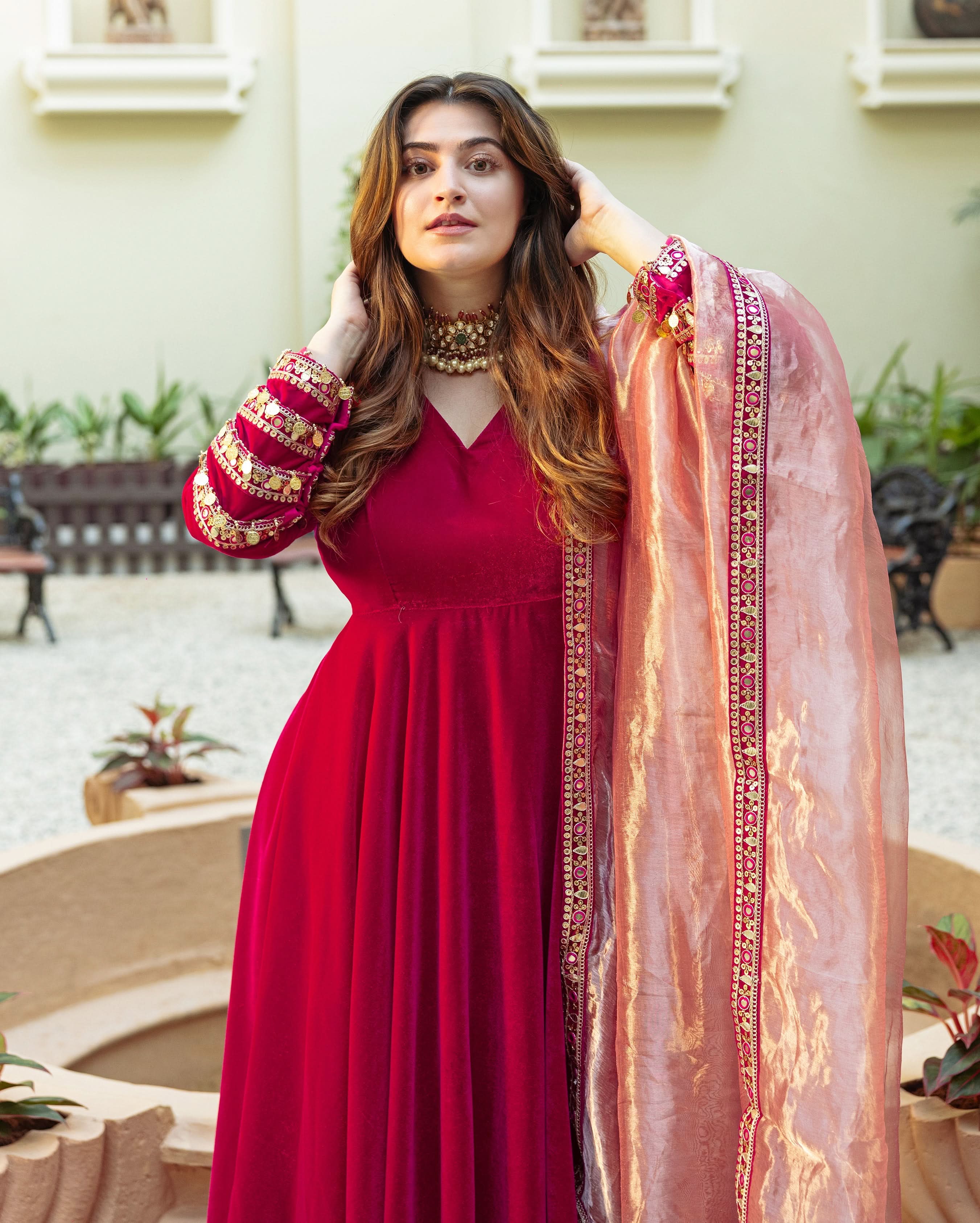 Dilkash Pink Solid Velvet Suit Set - Image 4