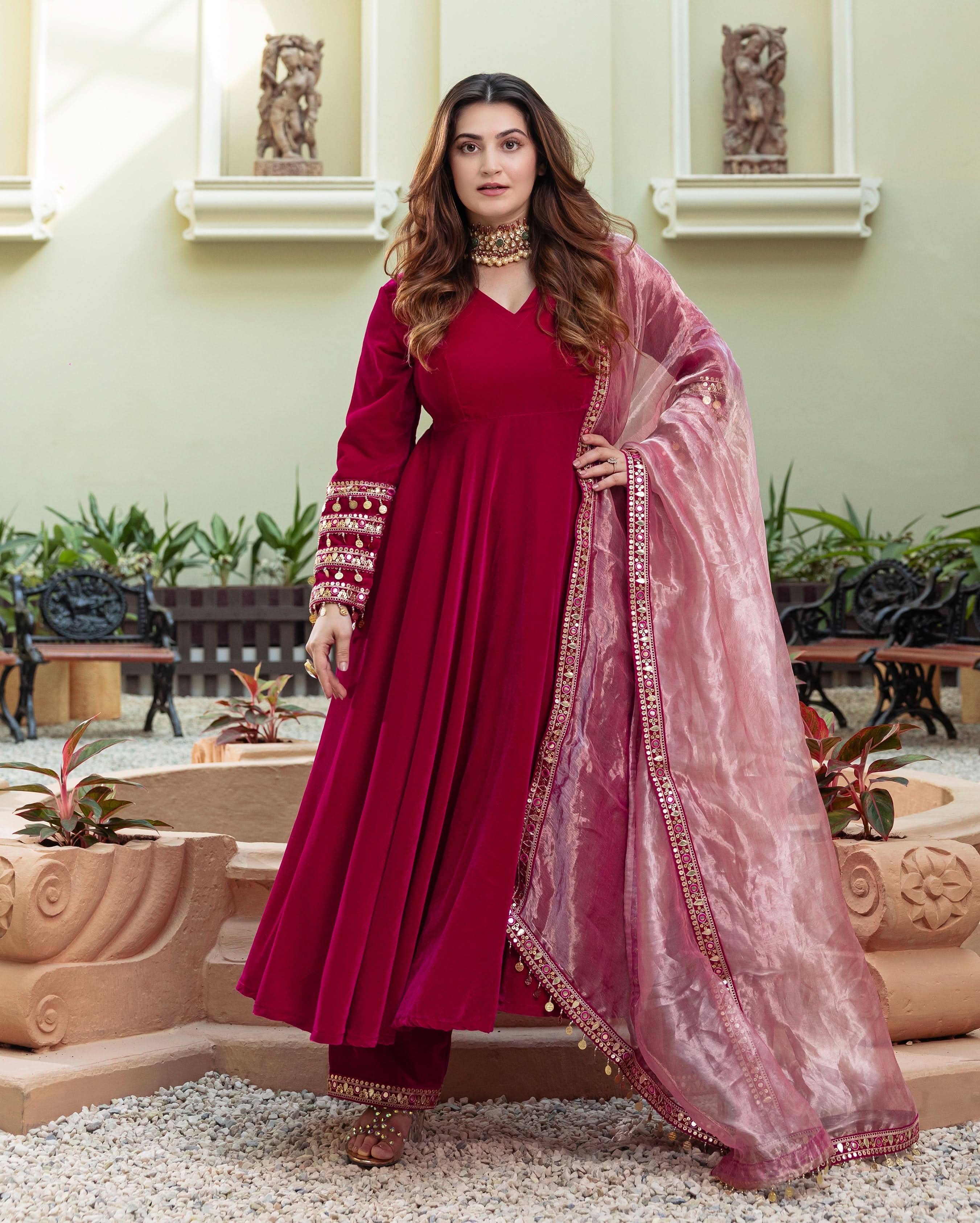 Dilkash Pink Solid Velvet Suit Set - Image 5