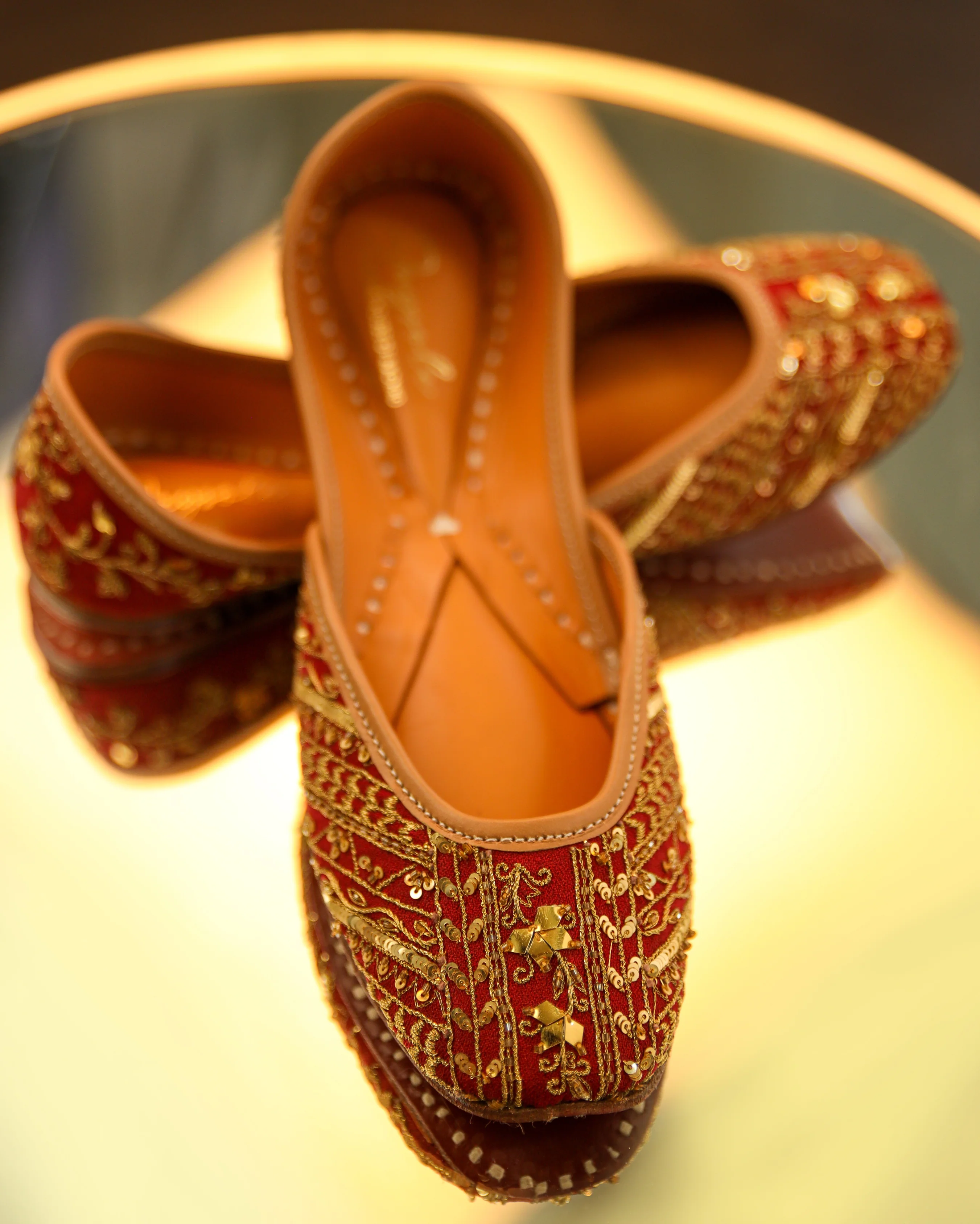 Gleaming Handcrafted Jutti - Image 5