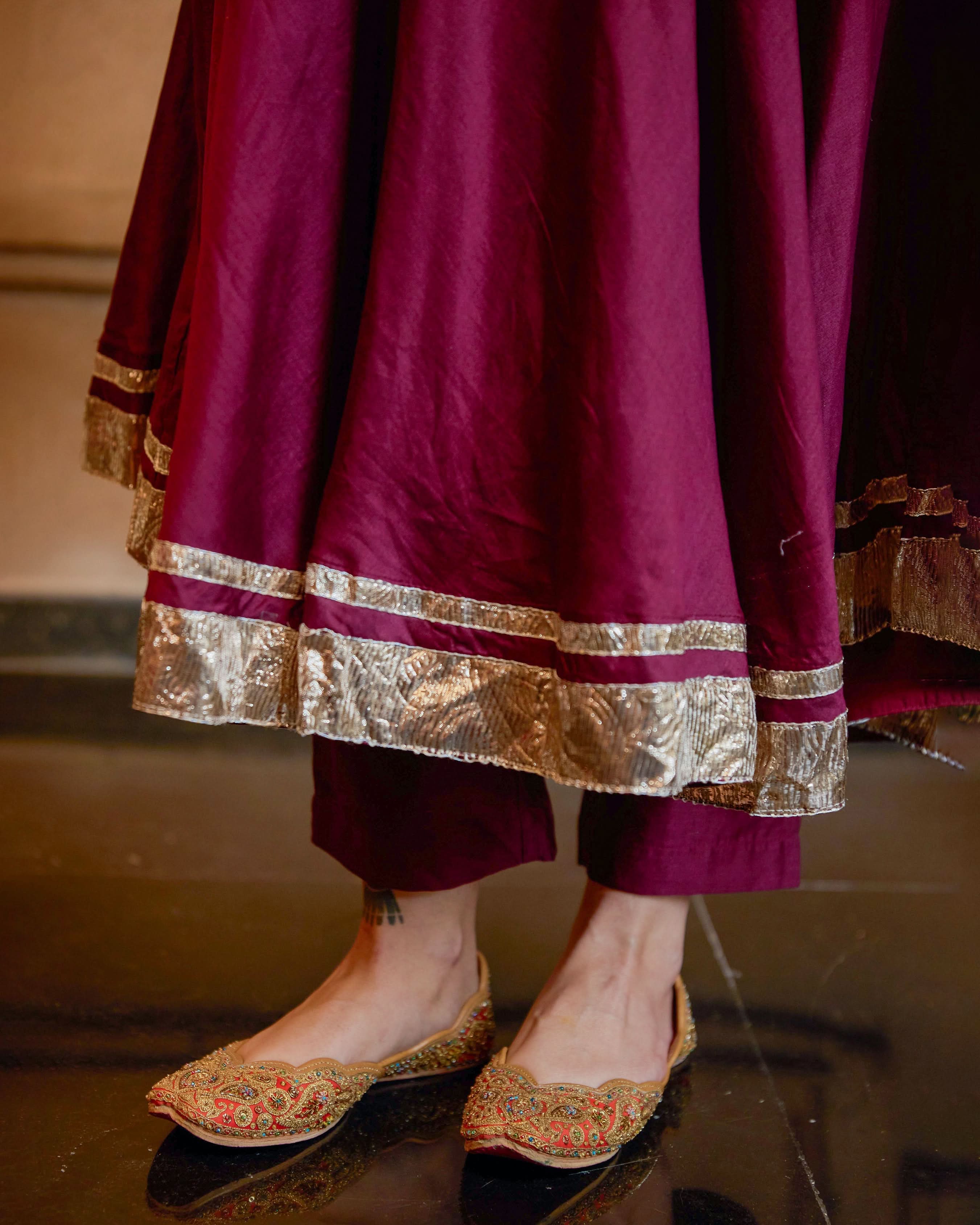 Hunar Red Handcrafted Jutti - Image 10