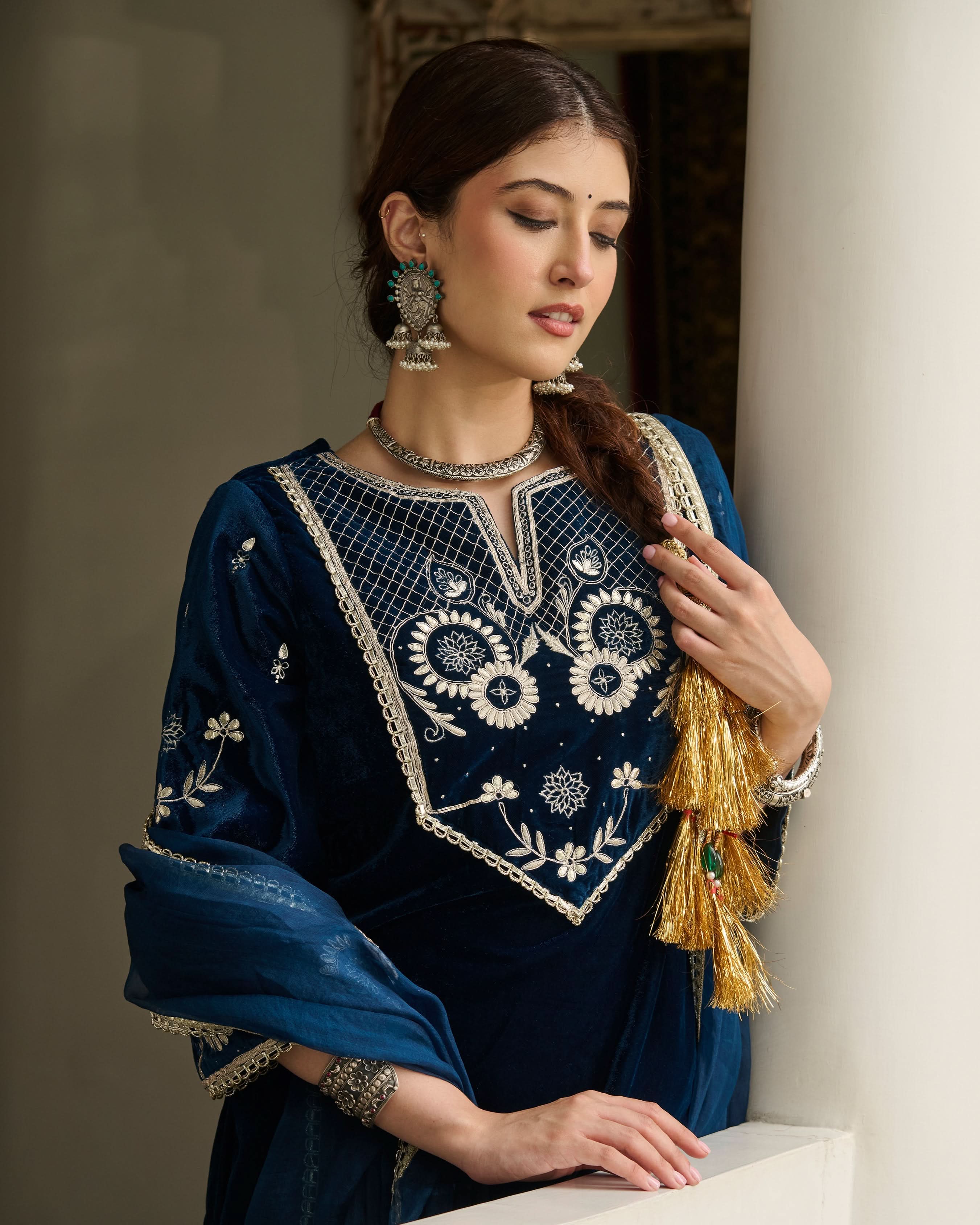 Jai Blue Embroidered Velvet Suit Set - Image 6