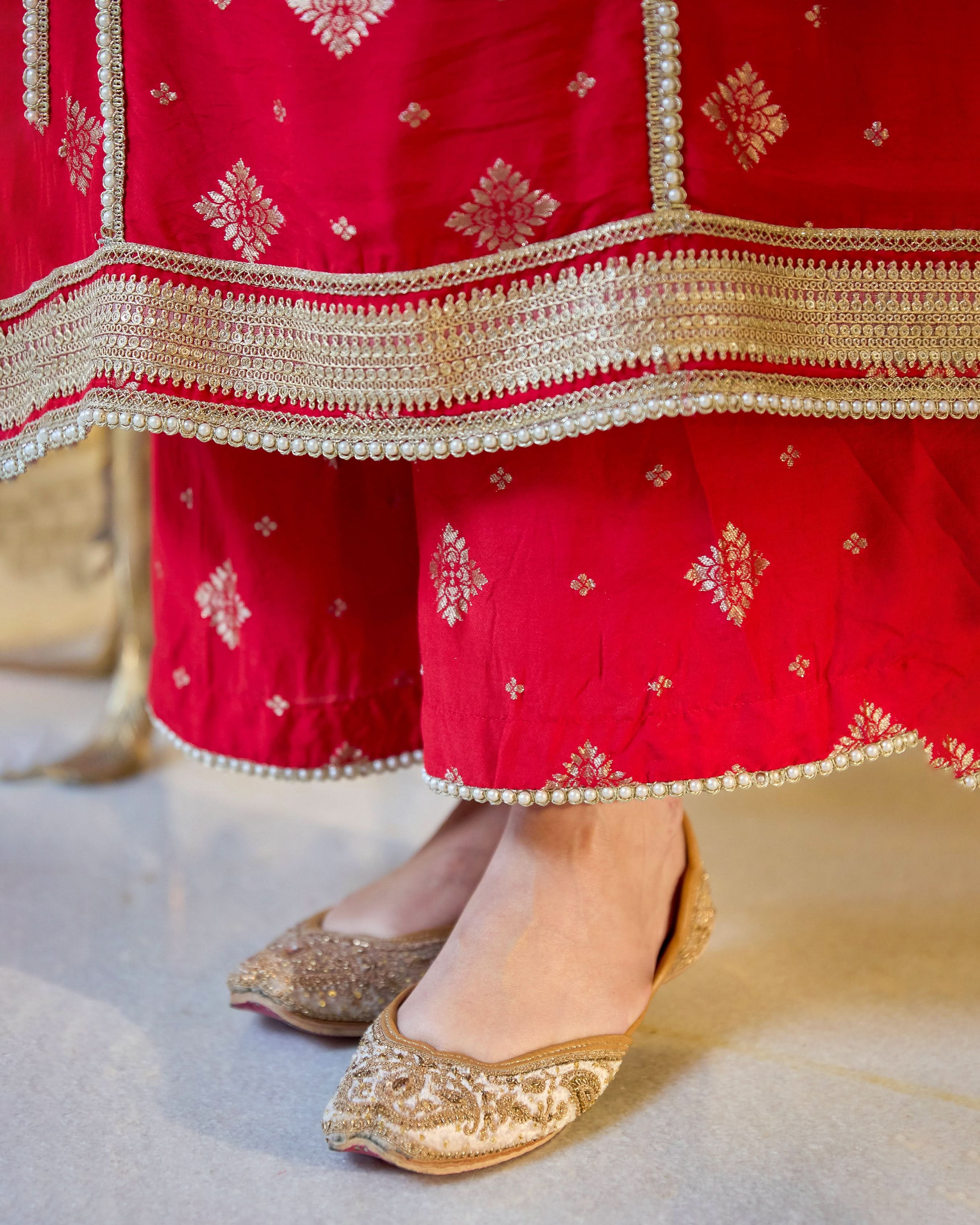 Jashn White Handcrafted Jutti - Image 11