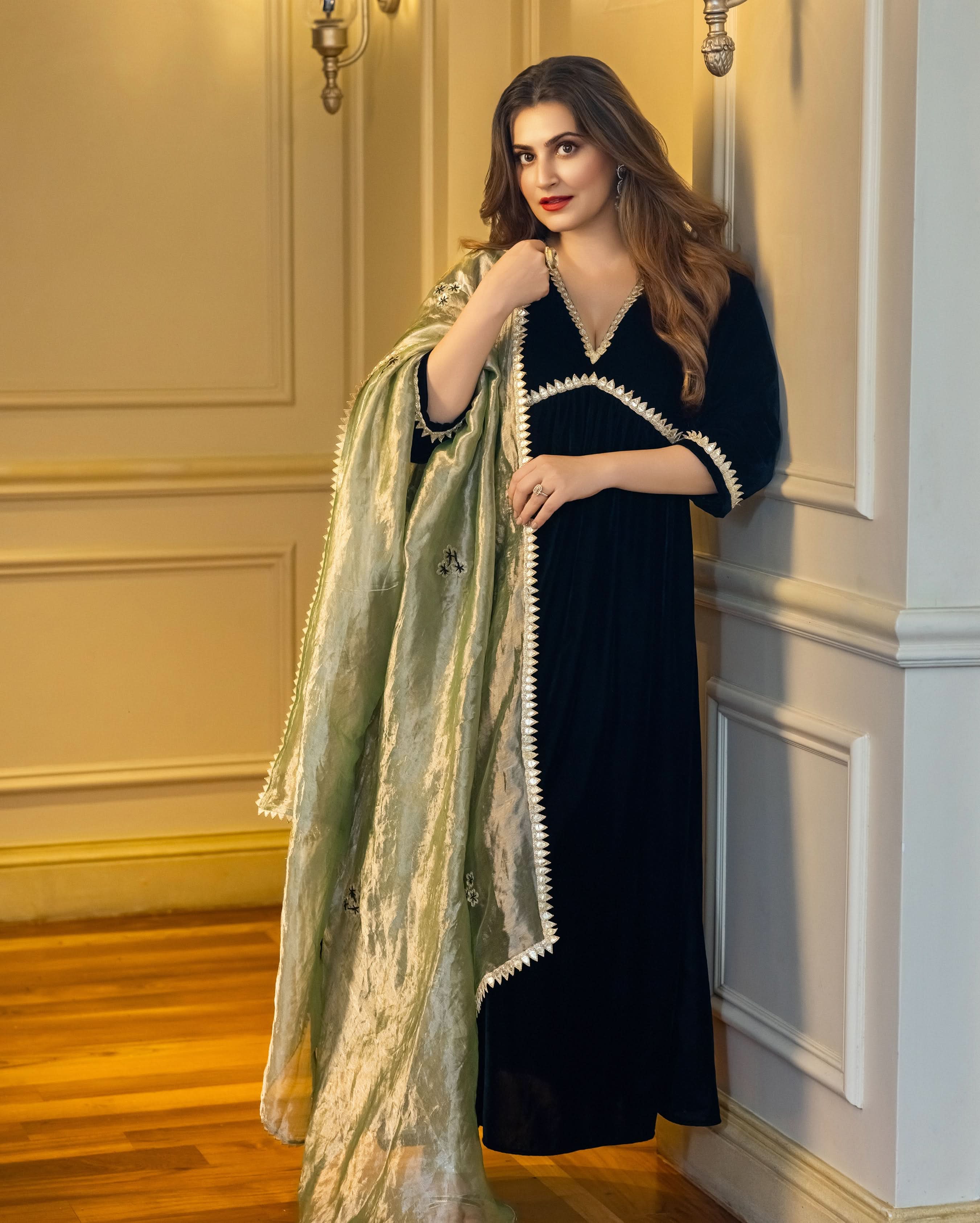 Kalki Black Solid Velvet Suit Set - Image 4