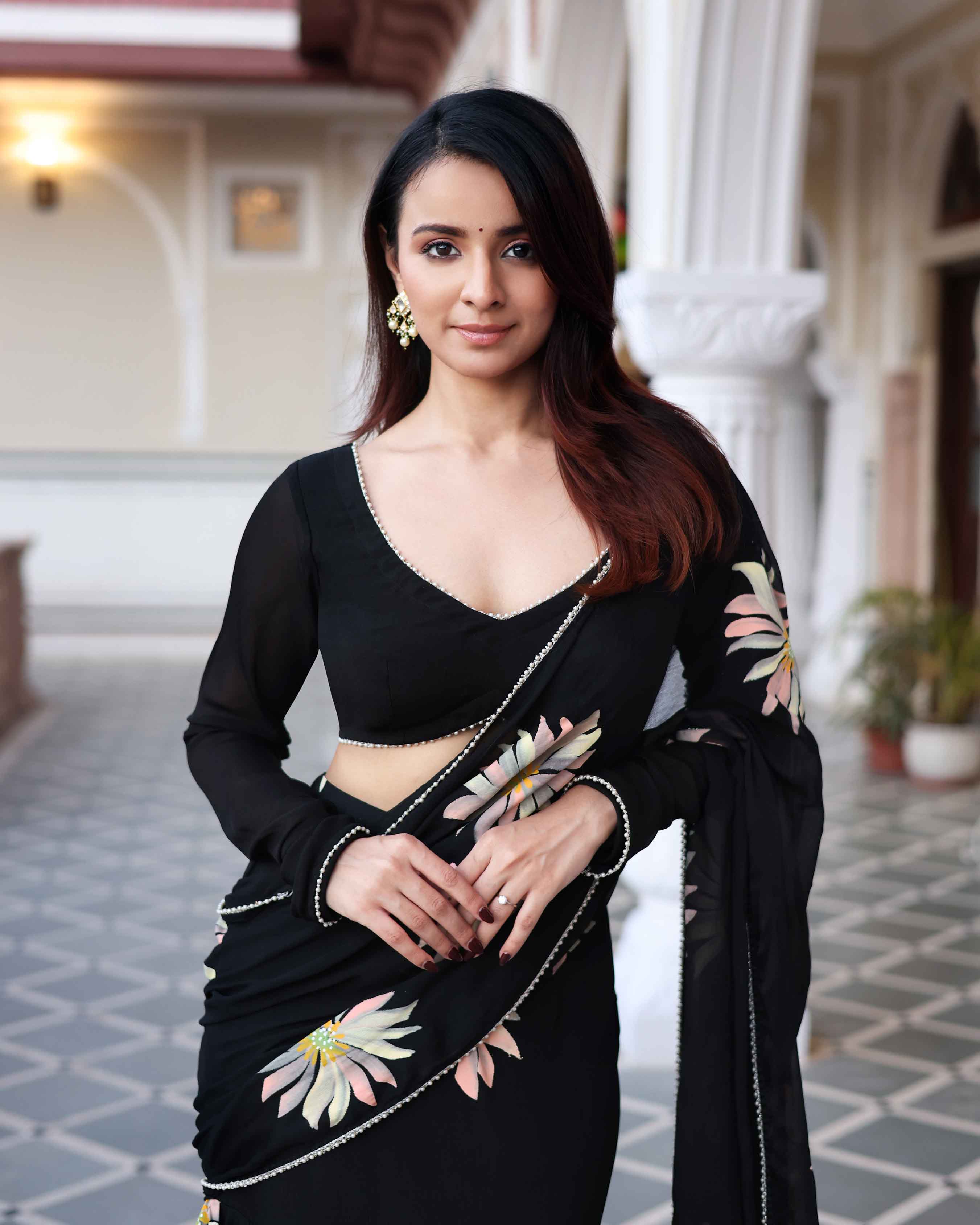 Kiyana Black Handpainted Chinon Pre Draped Saree - Image 3