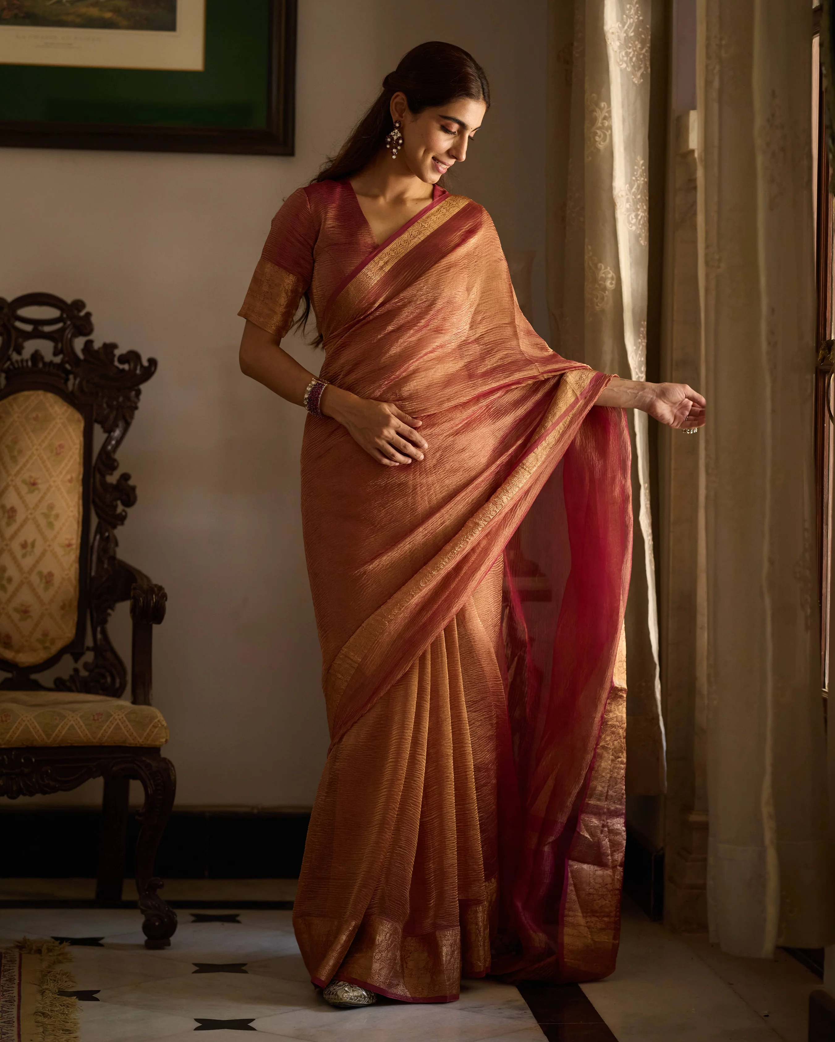 Mṛdula Brick Red Solid Crushed Tissue Saree - Image 2
