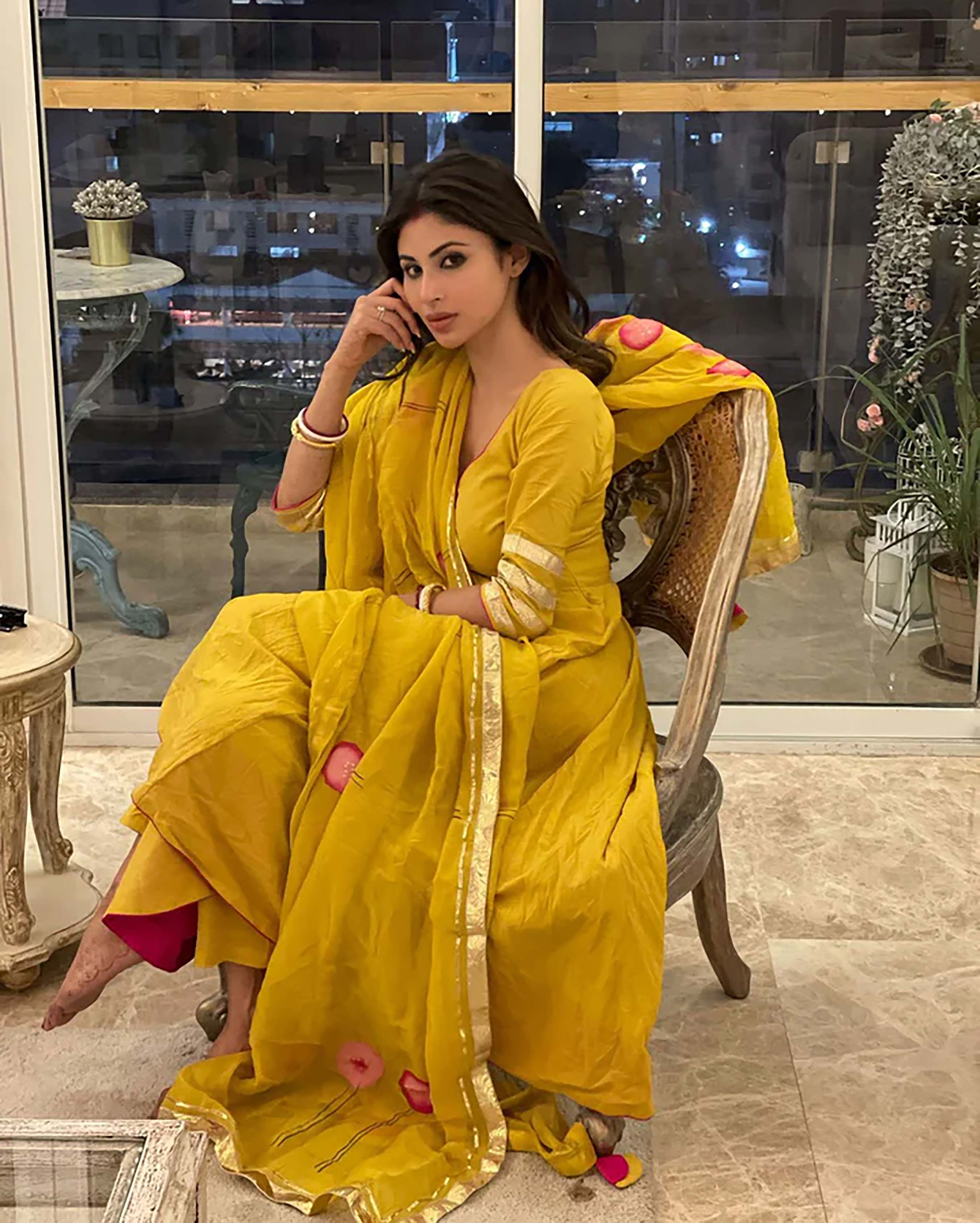 Yellow Organza Handpainted Suit Set - Image 7
